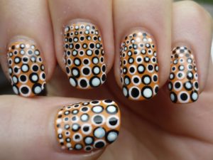 dotting nail art