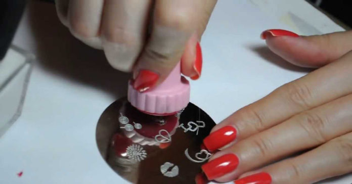 nail stamping tradizionale