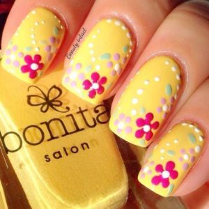 nail art floreale