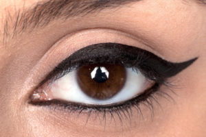 how-to-winged-eye-liner