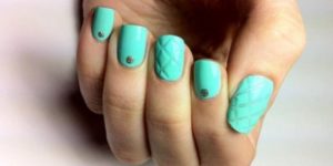 nail-art-effetto-trapuntato-per-unghie-corte