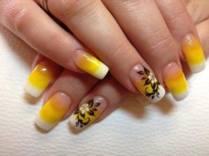 nail art floreale