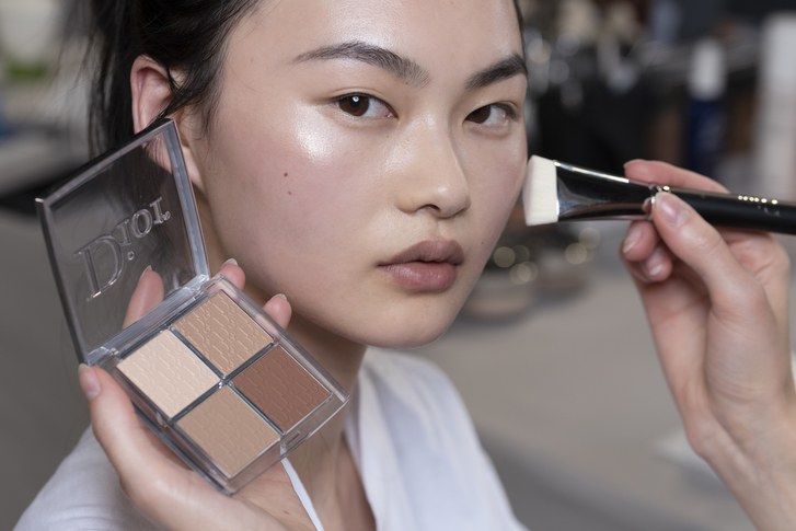 Dior_backstage_contouring